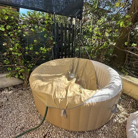Jacuzzi Modern Front Sea + Private Parking 아파트 마리아나디피에트라산타